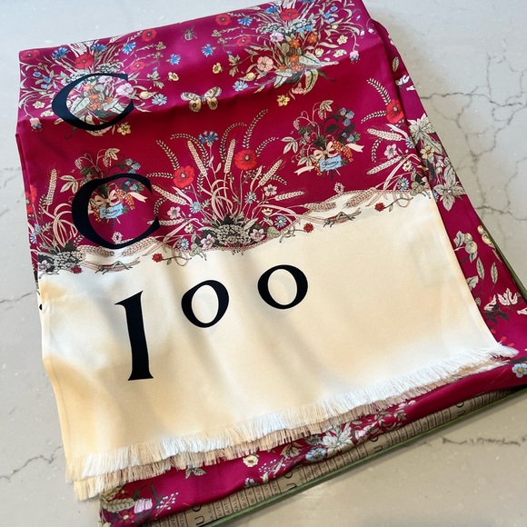 Authentic Gucci 100 anniversary silk scarf - Picture 5 of 10